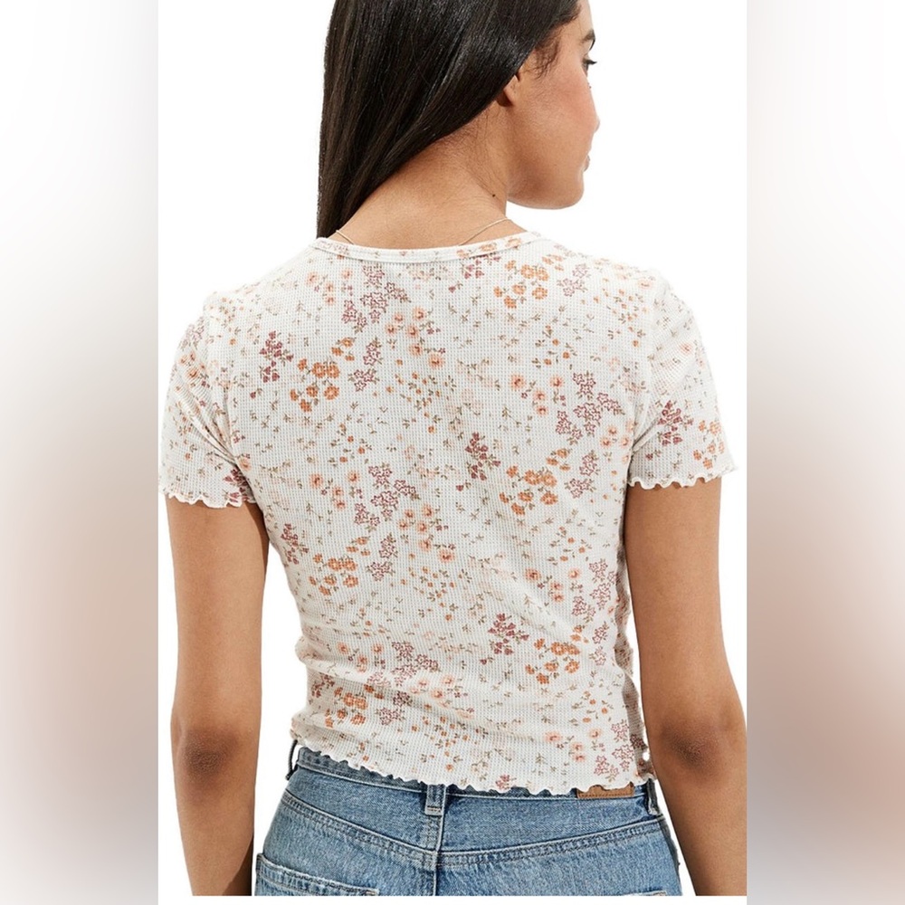 American Eagle Outfitters Cream Floral Print Crop T-Shirt - Picture 2 of 7